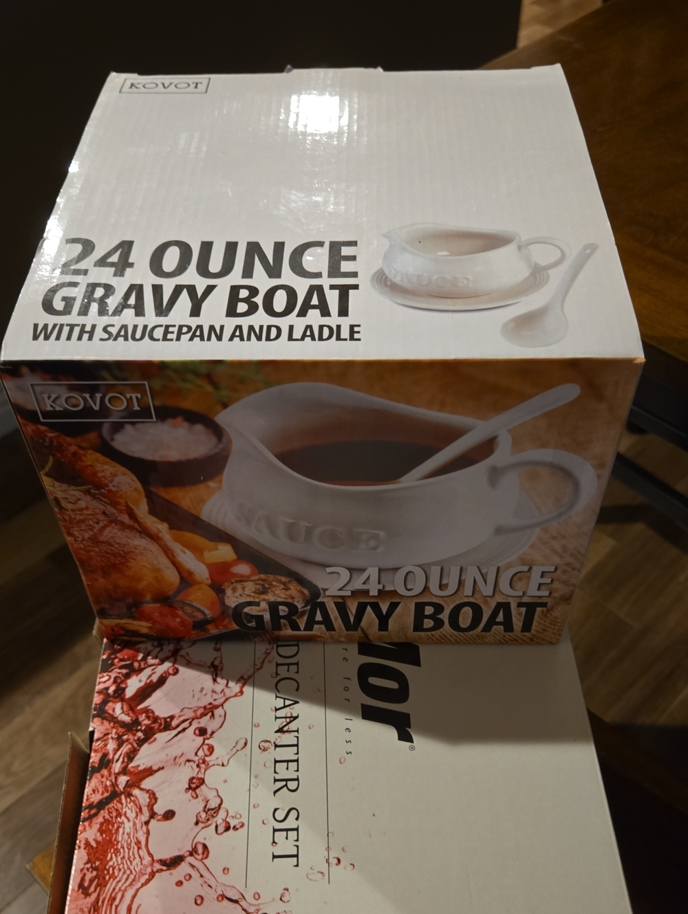 OVO White Gravy Boat Set with Spoon